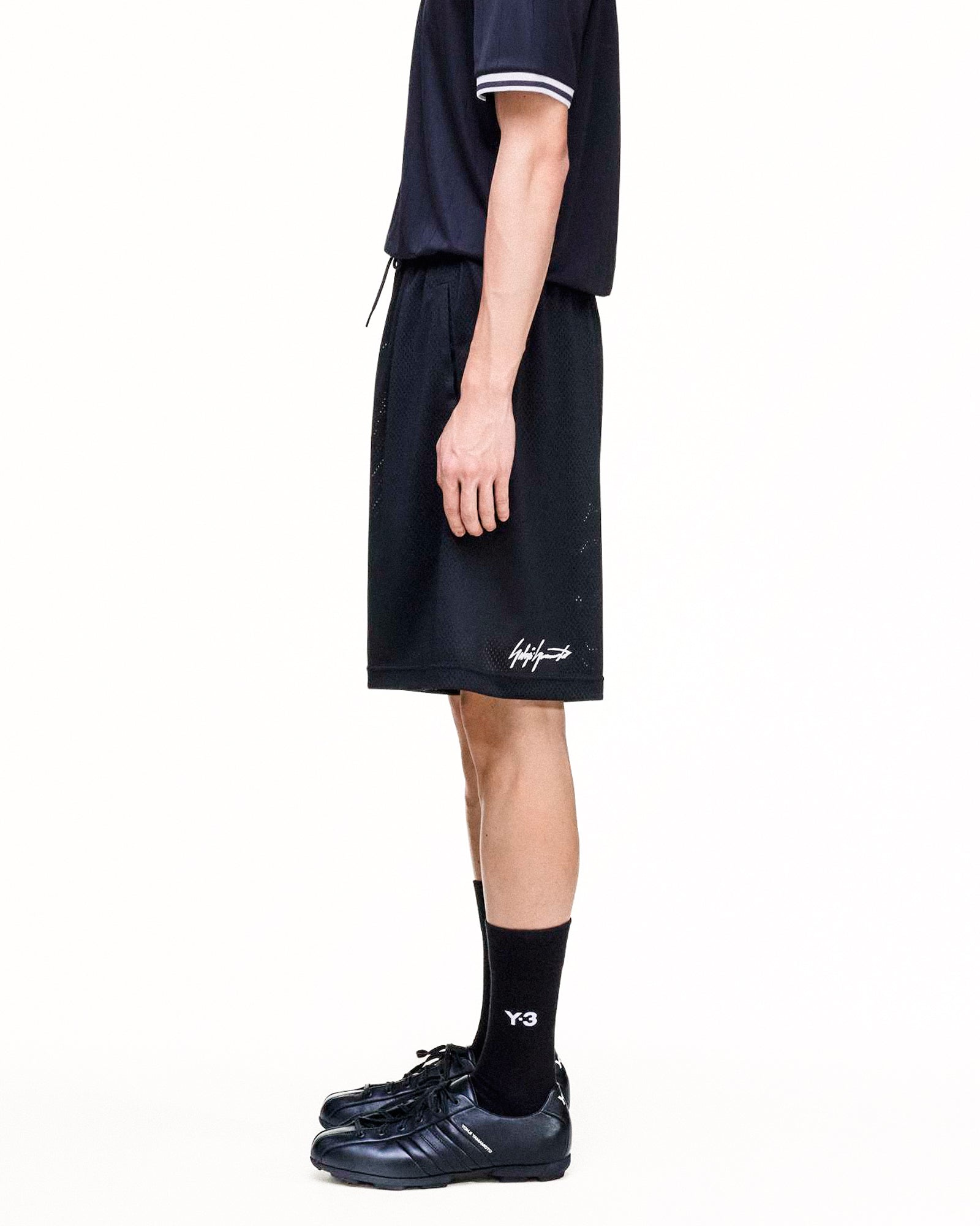 Y-3 US Mesh Shorts Black Shorts KF1083 Style Inspiration | GATE
