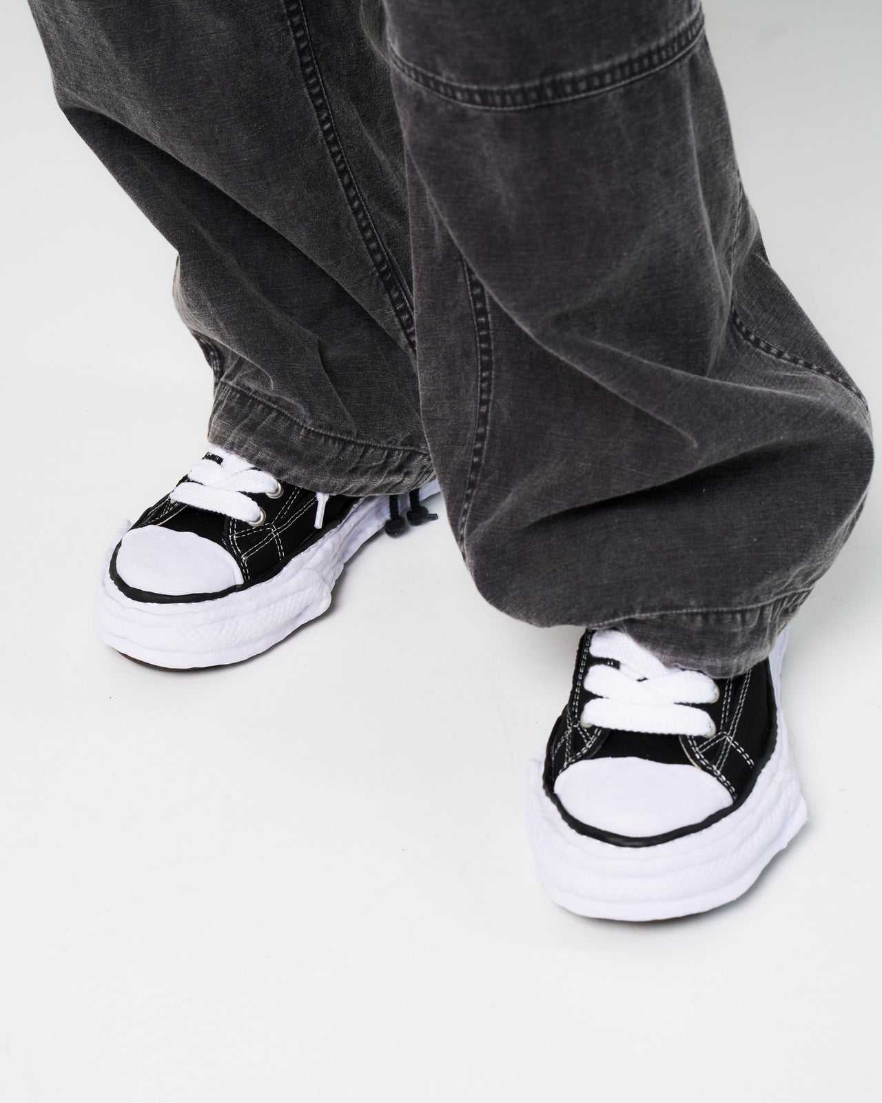Maison Mihara Yasuhiro Peterson 23 Black Sneaker Detail view 1 | Gate