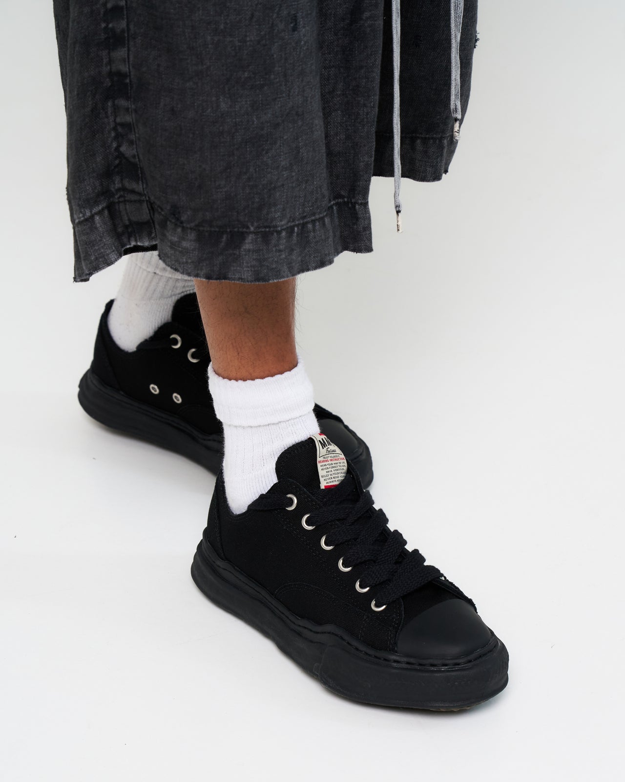 Maison Mihara Yasuhiro Peterson Low Black Sneaker Detail view 1 | Gate
