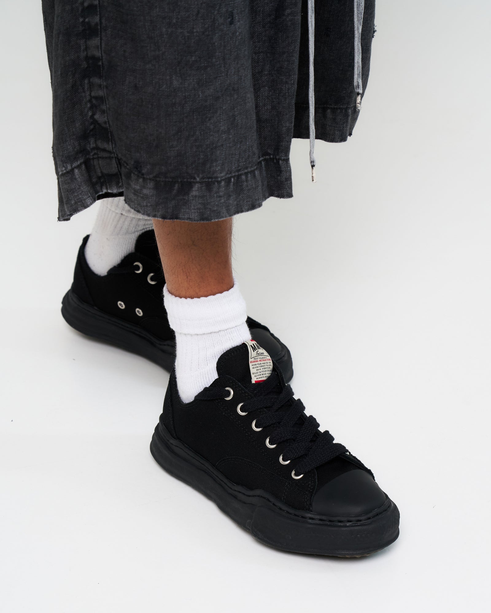 Maison Mihara Yasuhiro Peterson Low Black Sneaker Detail view 2 | Gate