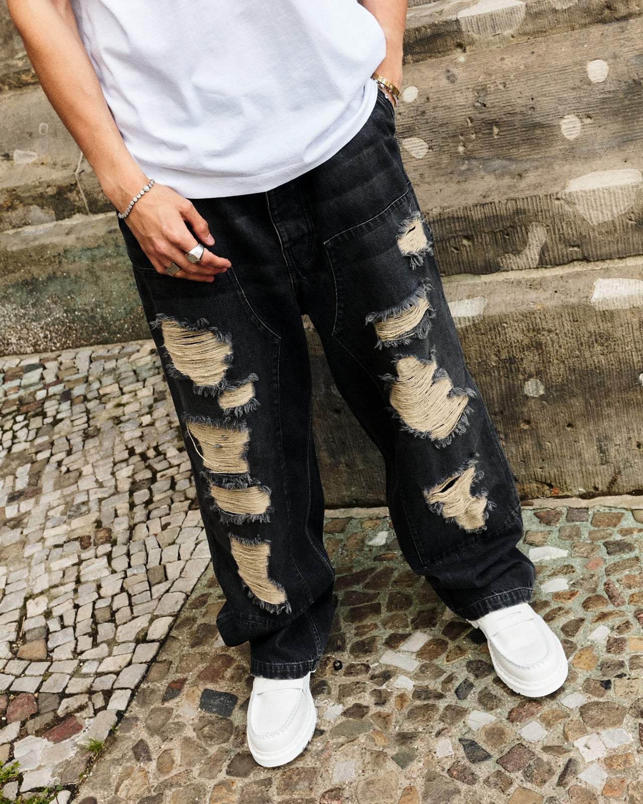 Études Studio Loose Carpenter Pant Black Detail view 1 | Gate