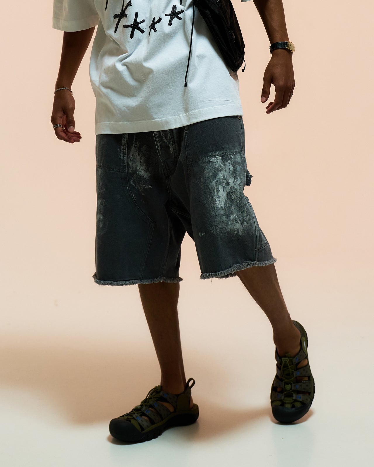 Études Studio Loose Jeans Shorts Paint Grey Detail view 1 | Gate