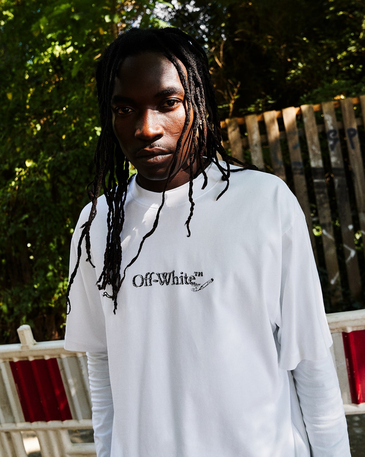 Off-White Scribble Arrow Skate S/S Tee White - Black T-Shirts OMAA120F25JER00C0110 Detail View 1 | GATE