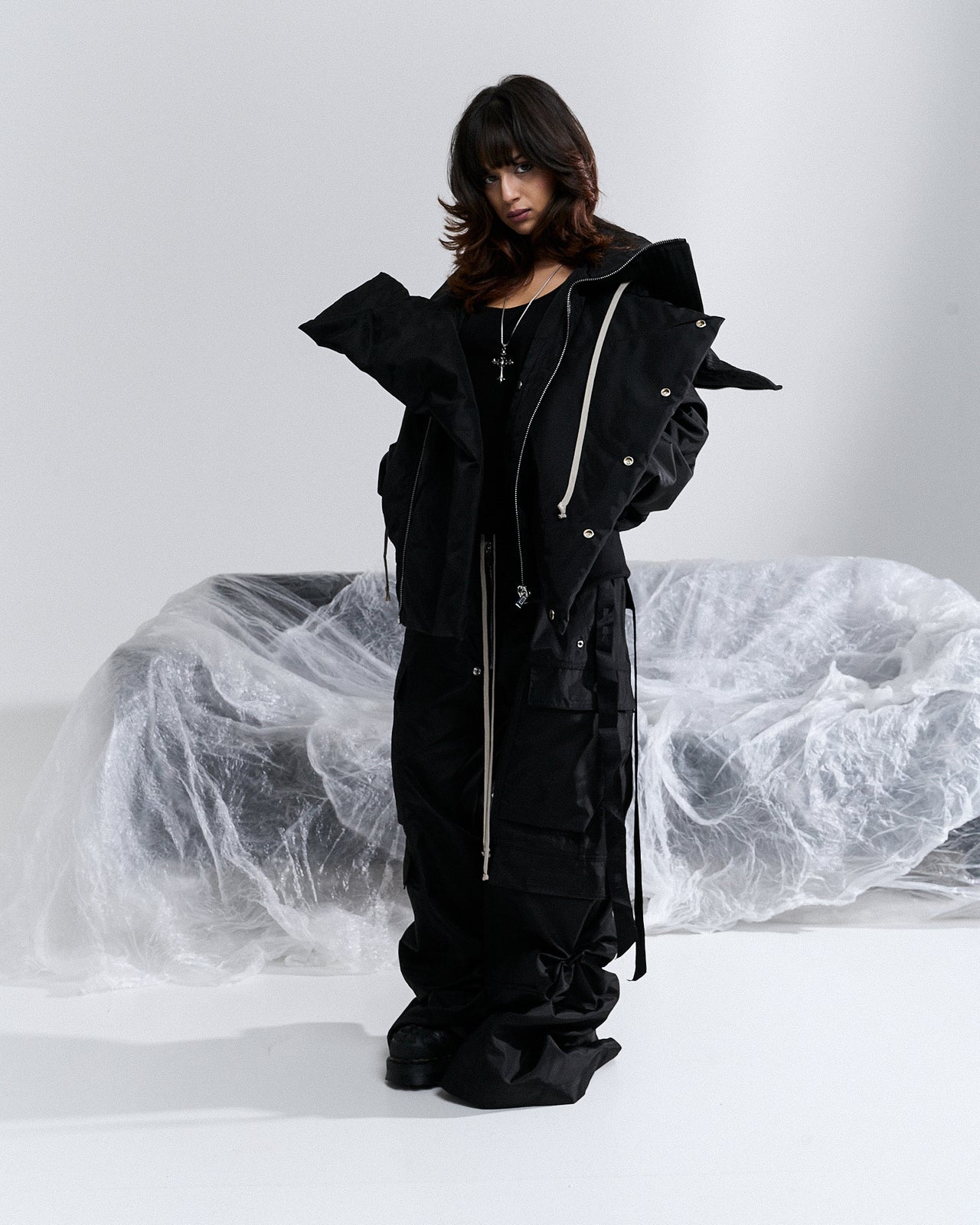 Rick Owens Cropped Alice Parka Black Jackets DU02E7781 NCV 09 Detail View 1 | GATE
