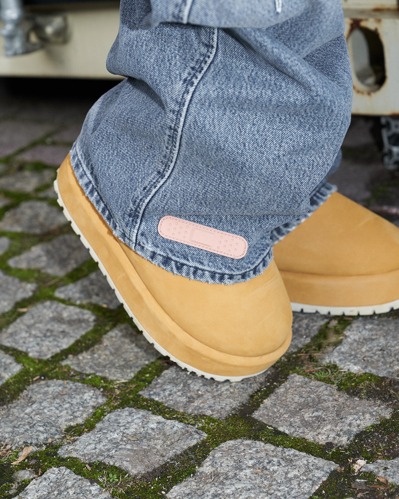 PDF Neve Nabuk Sand Boots DFM45006S0010PX On Model Front View | GATE
