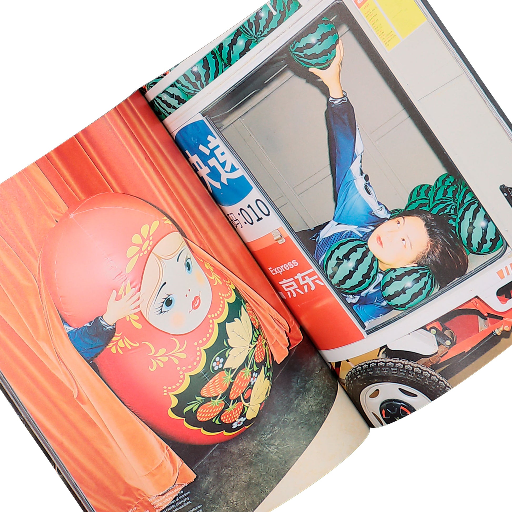 SLEEK Magazine Issue 89 - Play Multicolor Magazines SLK89 Detail View 3 | GATE