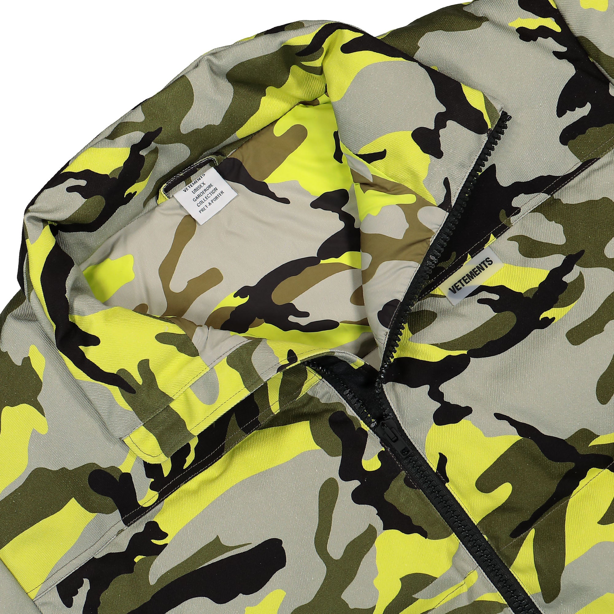 VETEMENTS camouflage-print padded jacket - Green