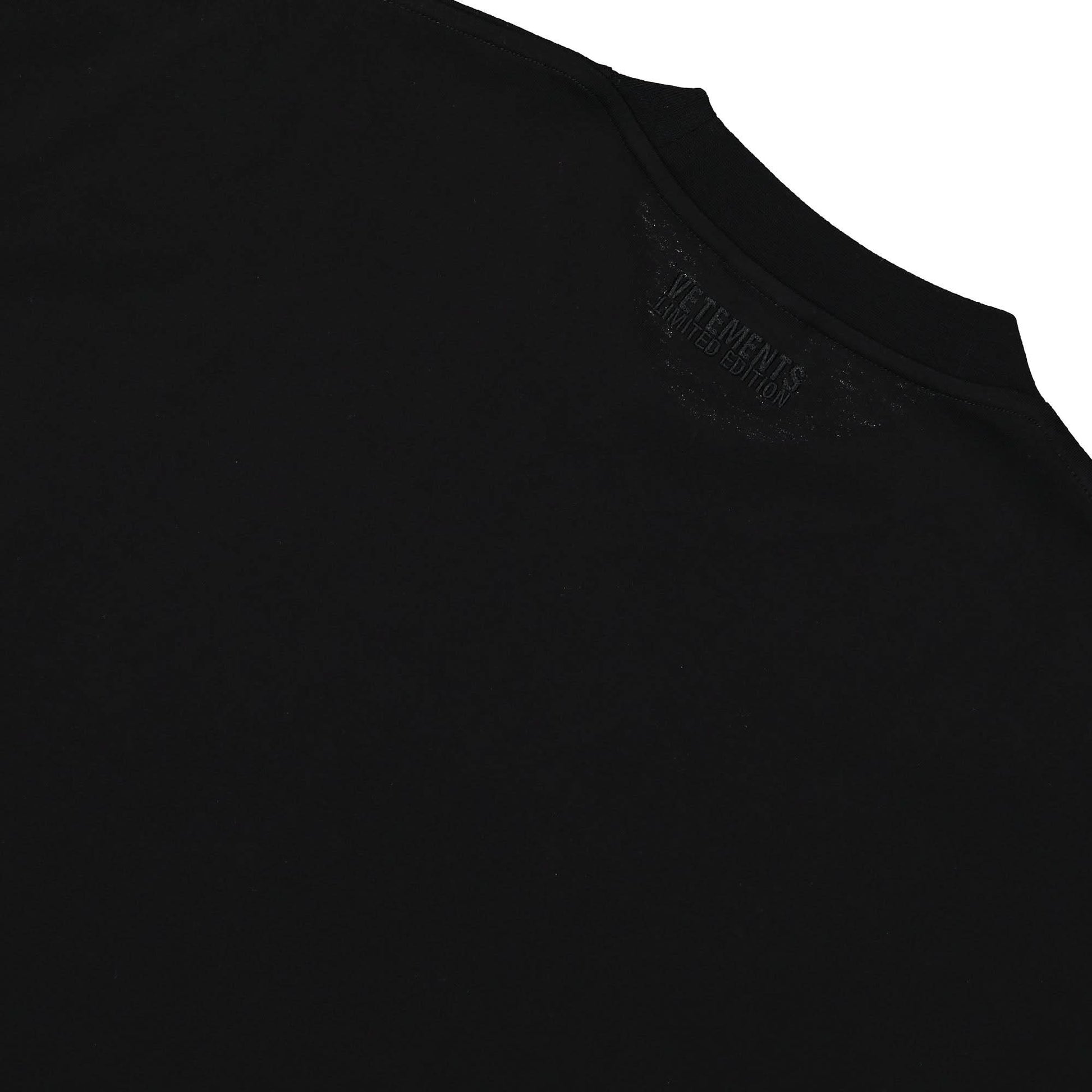 VETEMENTS Overpriced Birthday T-Shirt Black Detail view 4 | Gate