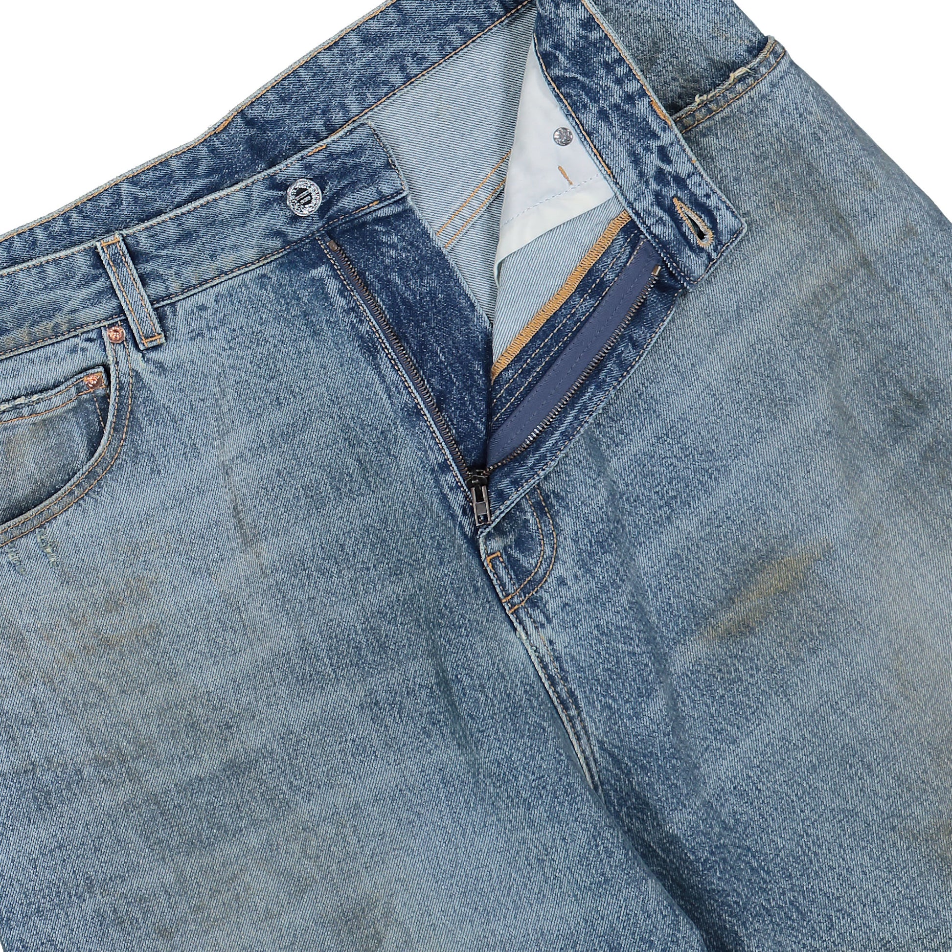 VETEMENTS Distressed Baggy Jeans Distressed Light Blue Denim UH76DP180LD Detail View 4 | GATE