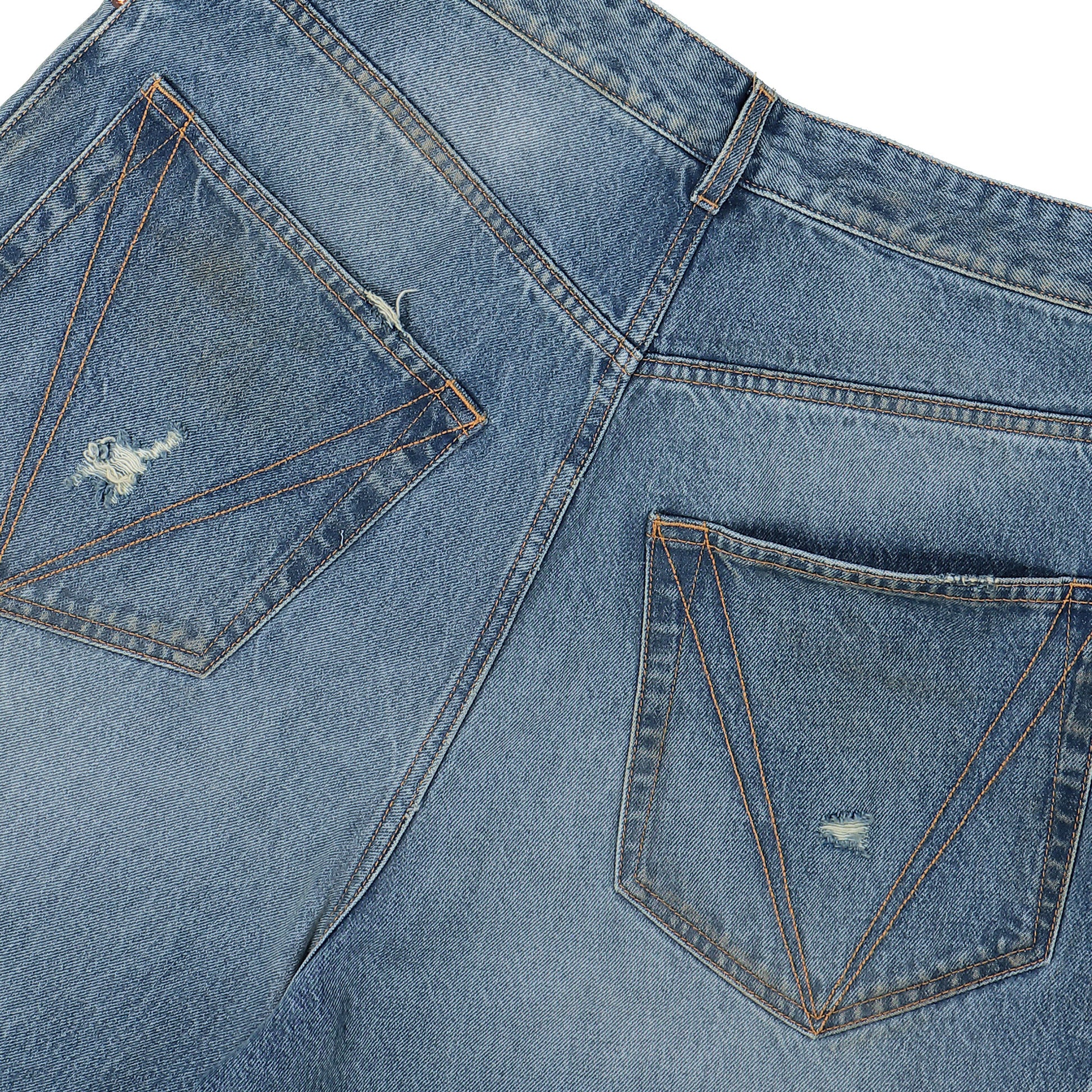 VETEMENTS Distressed Baggy Jeans Distressed Light Blue Denim UH76DP180LD Detail View 5 | GATE
