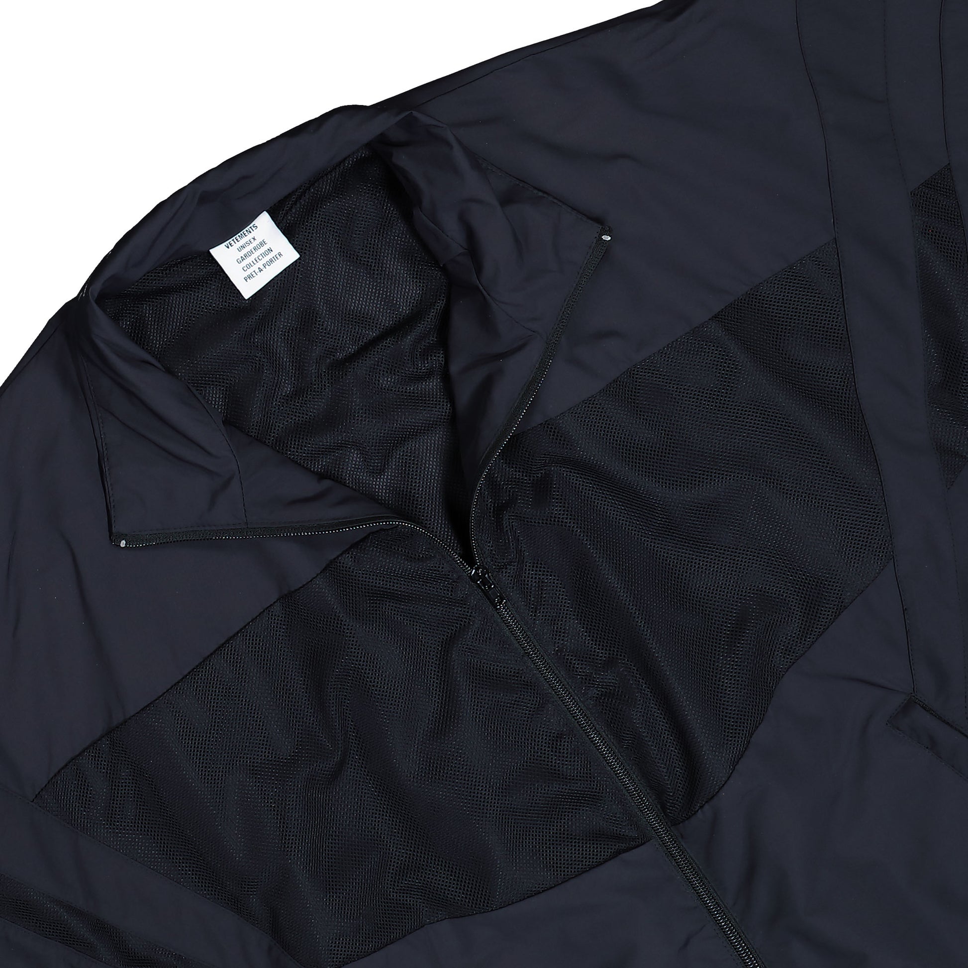 VETEMENTS 50/50 Mesh Pannel Tracksuit Jacket Black Tracksuit Tops UH76GJ700B Detail View 3 | GATE
