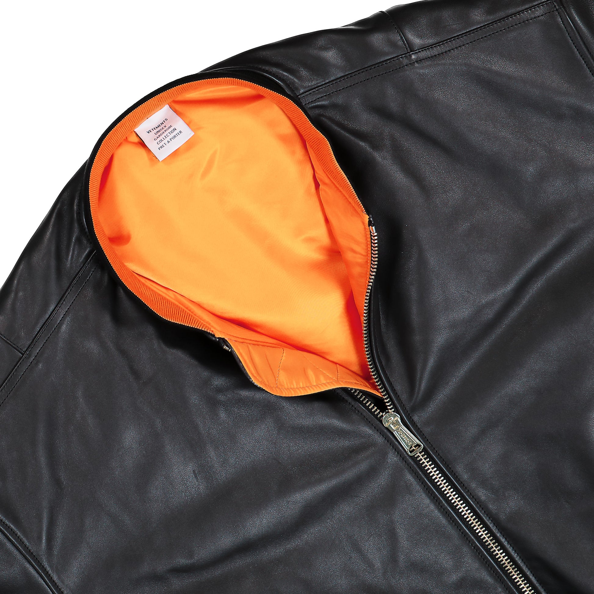 VETEMENTS Oversized Leather Bomber Jacket Black Jackets UH76LB300B Detail View 3 | GATE