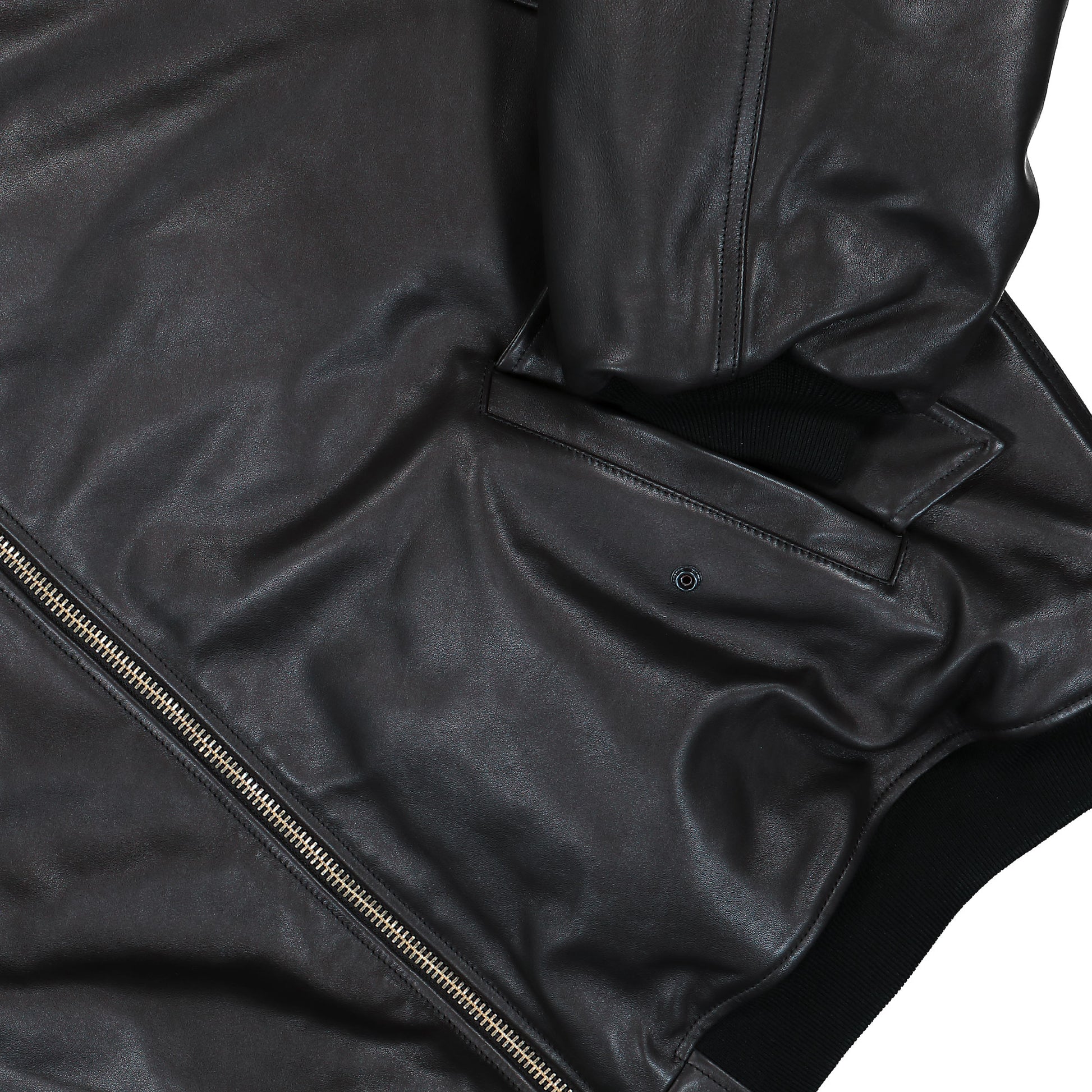 VETEMENTS Oversized Leather Bomber Jacket Black Jackets UH76LB300B Detail View 4 | GATE