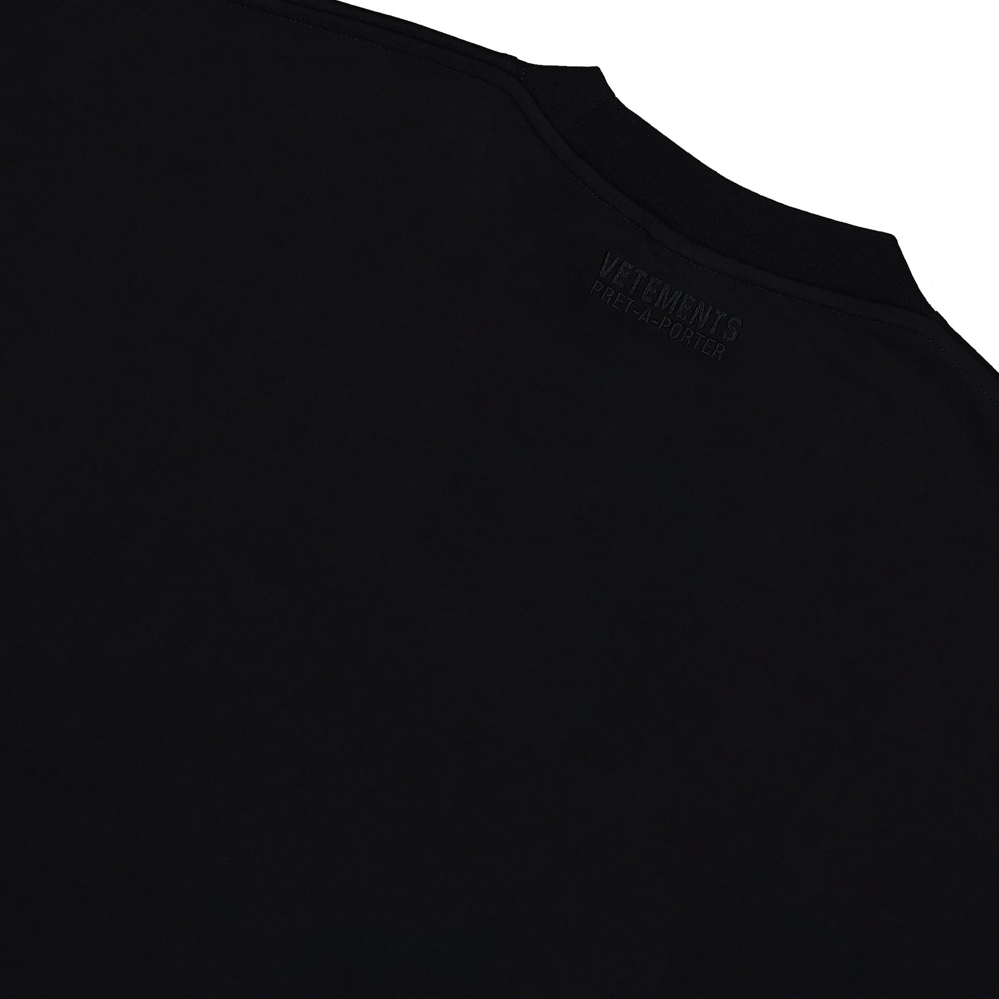 VETEMENTS Logo Regular T-Shirt Black T-Shirts UH76TR100B Detail View 4 | GATE