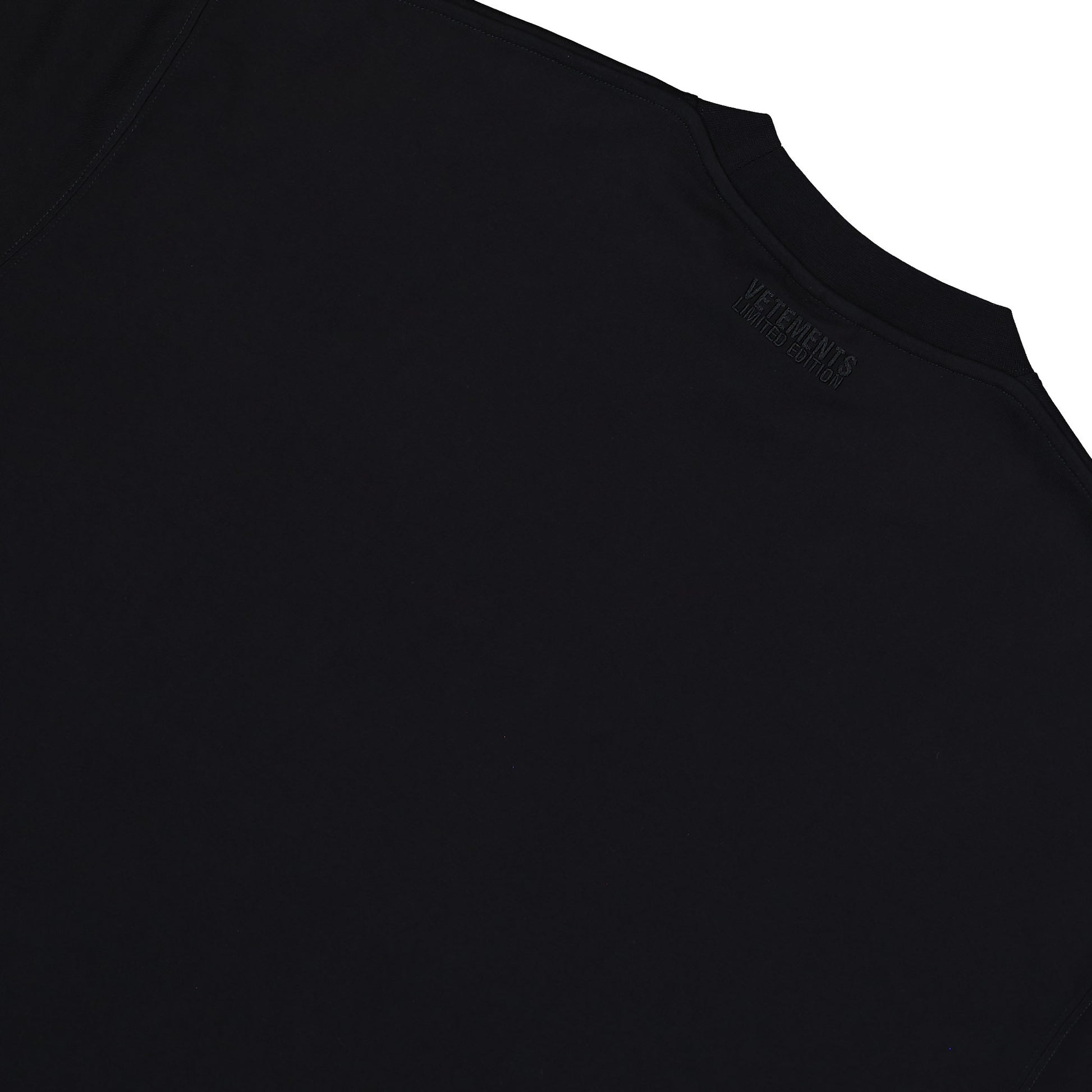 VETEMENTS Trash Embroidered Regular T-Shirt Black T-Shirts UH76TR540B Detail View 4 | GATE