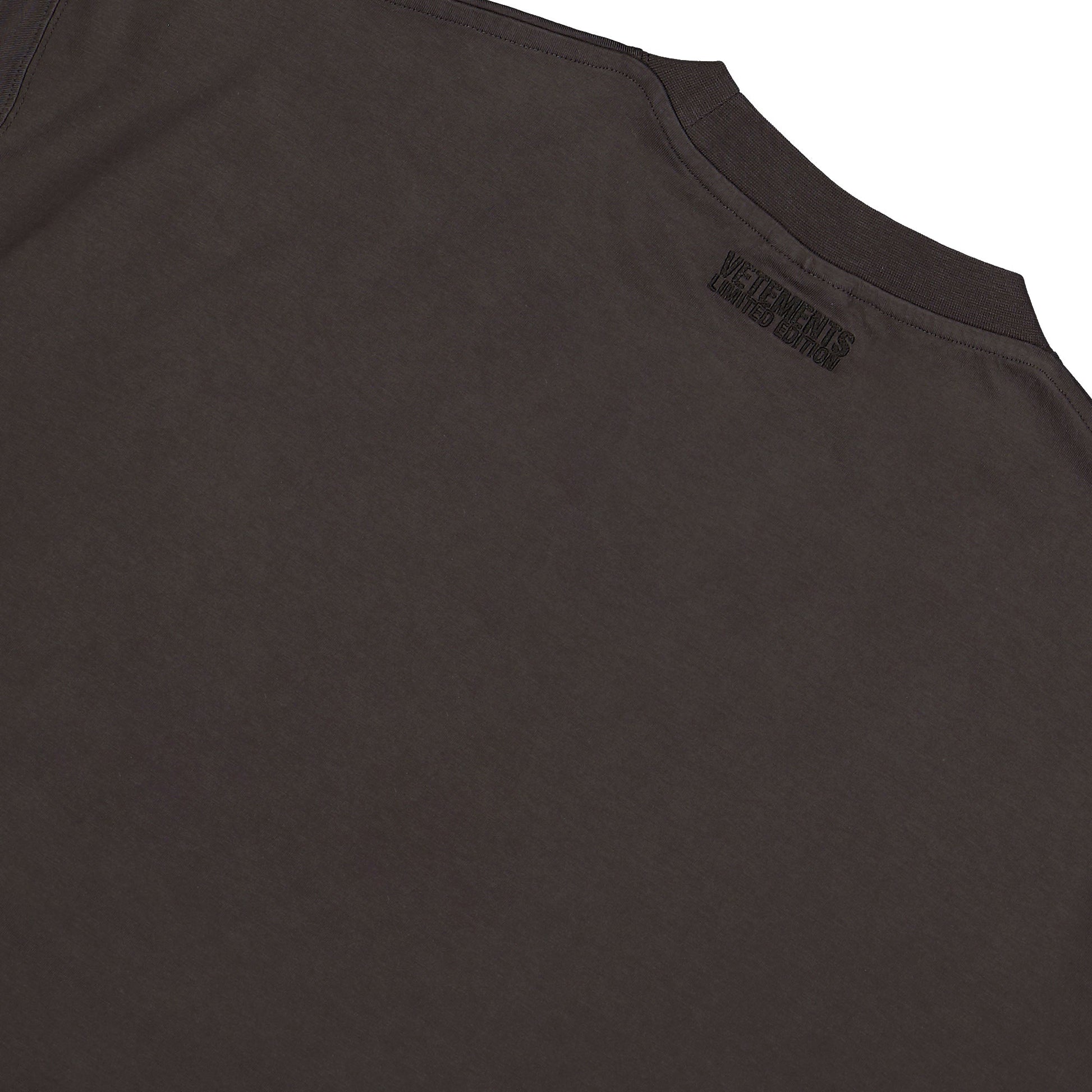 VETEMENTS Bats Logo Regular T-Shirt Chocolate Brown T-Shirts UH76TR650C Detail View 4 | GATE