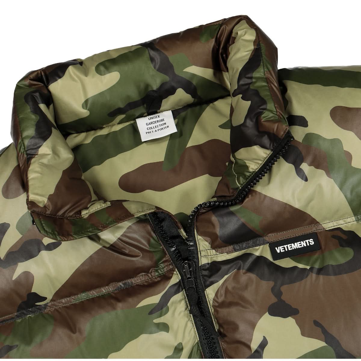 VETEMENTS Logo Camo Puffer Jacket Camouflage Detail view 3 | Gate